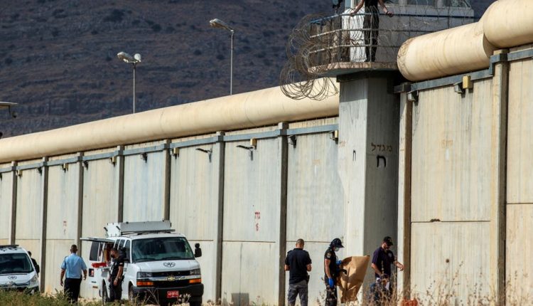 اعتقال 3 أشخاص للاشتباه في قيامهم بمساعدة الأسرى الفلسطينيين على الهروب