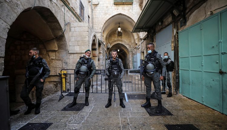 قوات الاحتلال الإسرائيلية تقتل فلسطينيا في الضفة وفلسطينية في القدس