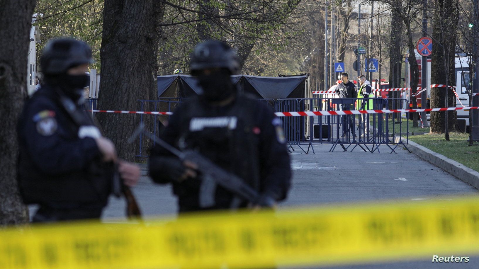 اصطدام سيارة بالسفارة الروسية