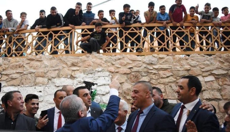 السلطة الفلسطينية تهرع الى مدينة الخليل بعد تهديدات وصلت المقاطعة في رام الله