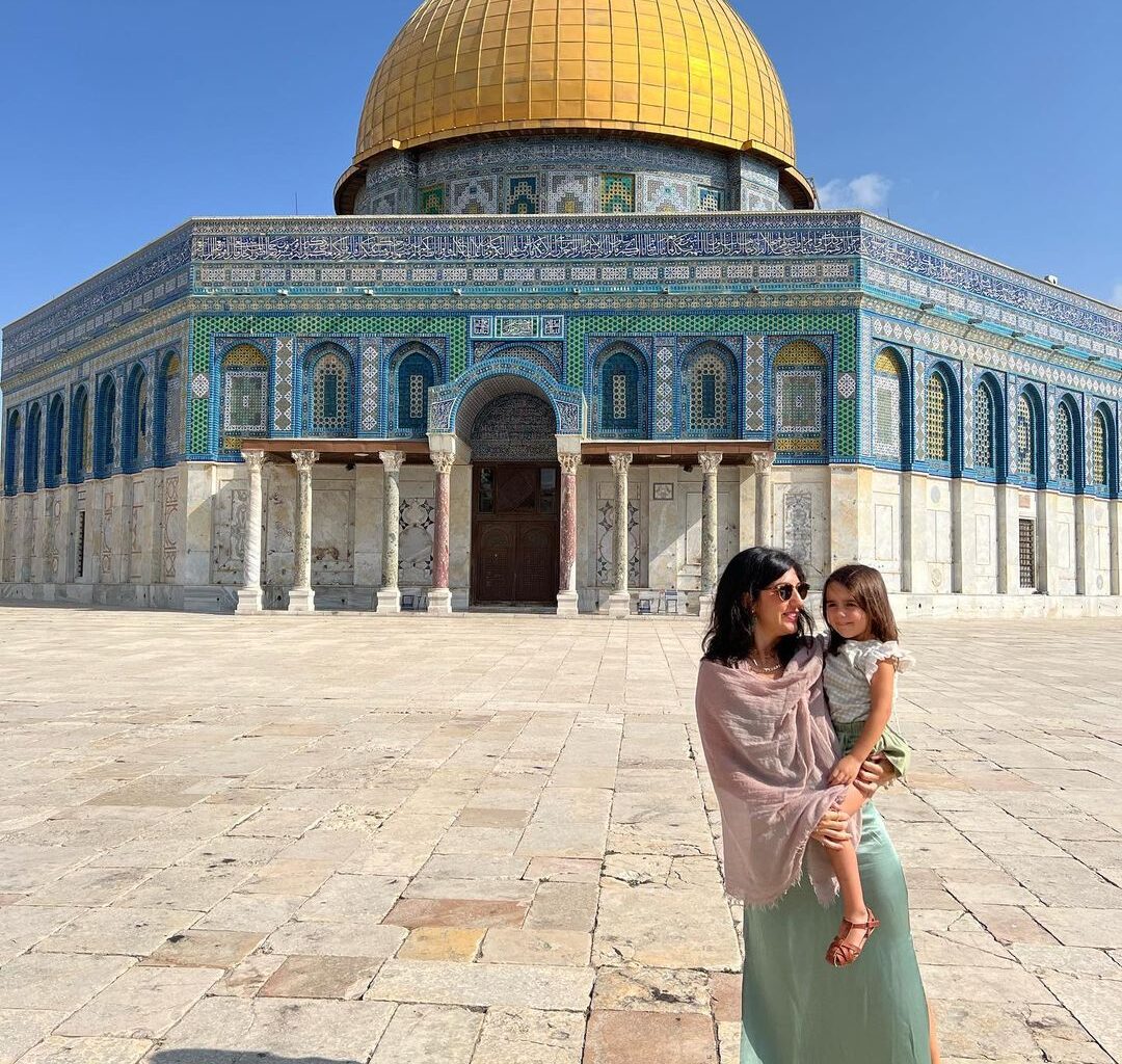 سائحة اسبانية في المسجد الأقصى