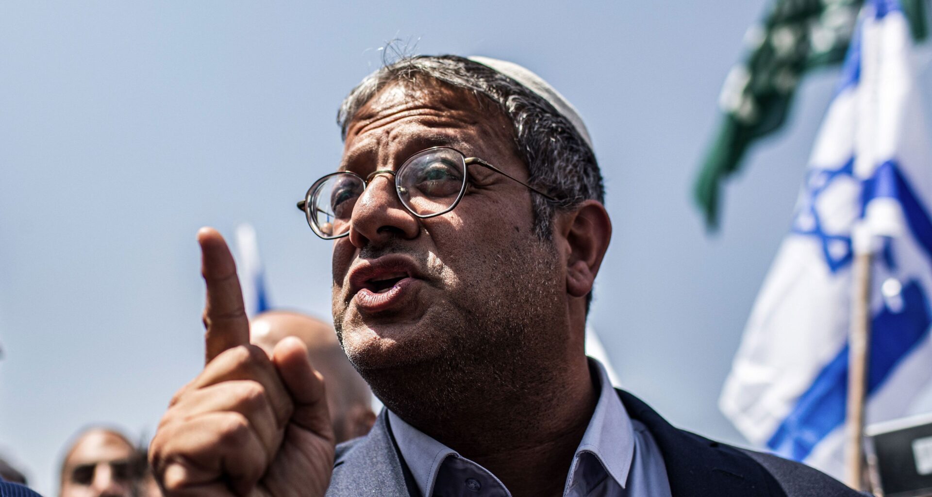 عقاب الأسرى الفلسطينيين أثناء الاستحمام