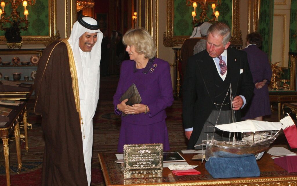 مكتب الأمير تشارلز يقول إنه اتبع القواعد فيما يتعلق "بتبرعات" مسؤول قطري سابق