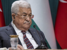 اقالة محافظين الضفة الغربية