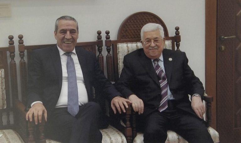 حسين الشيخ - محمود عباس